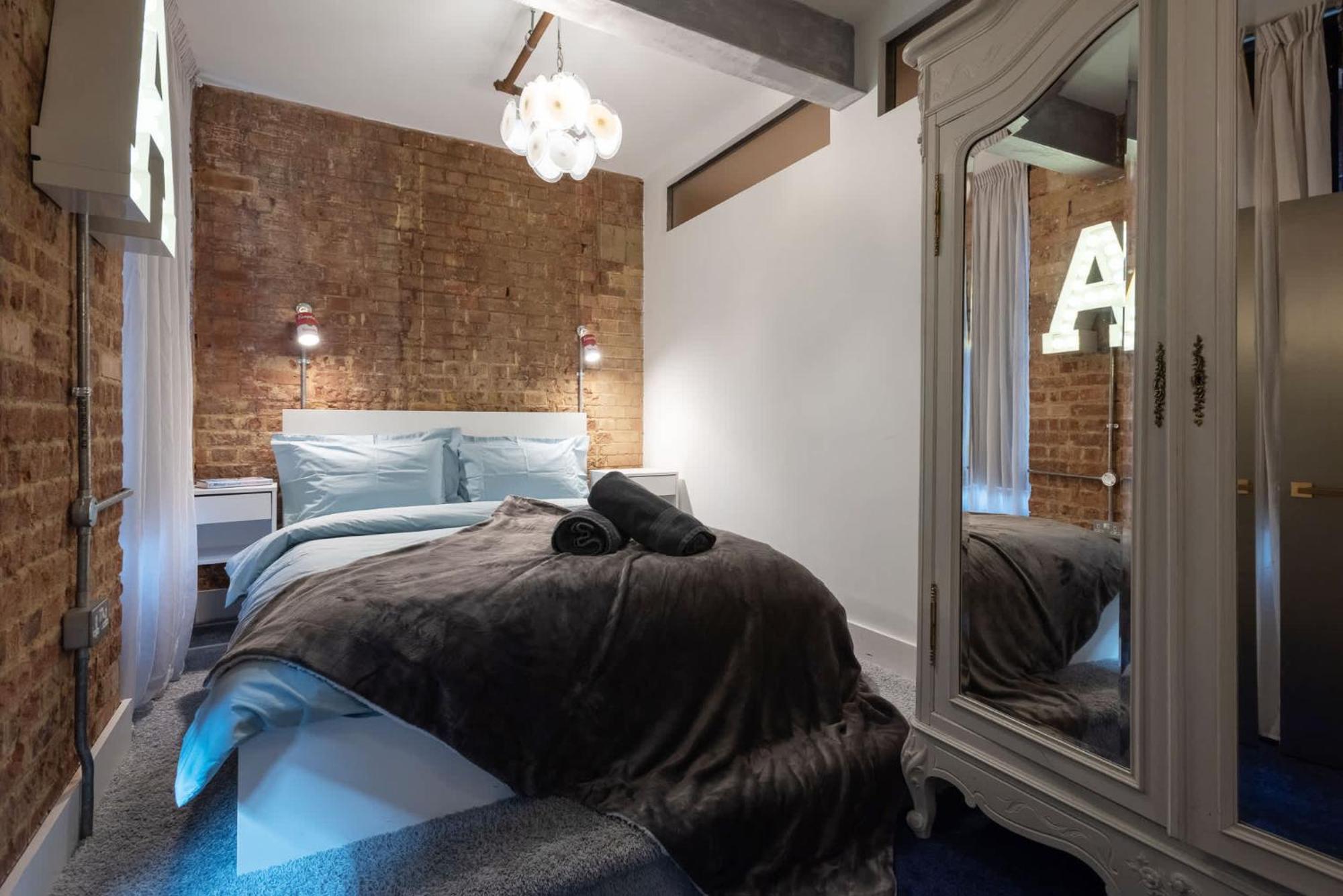 Amazingly Luxurious Loft Apartment, Soho - 3 Bedrooms, 2 Bath & Office Лондон Екстер'єр фото