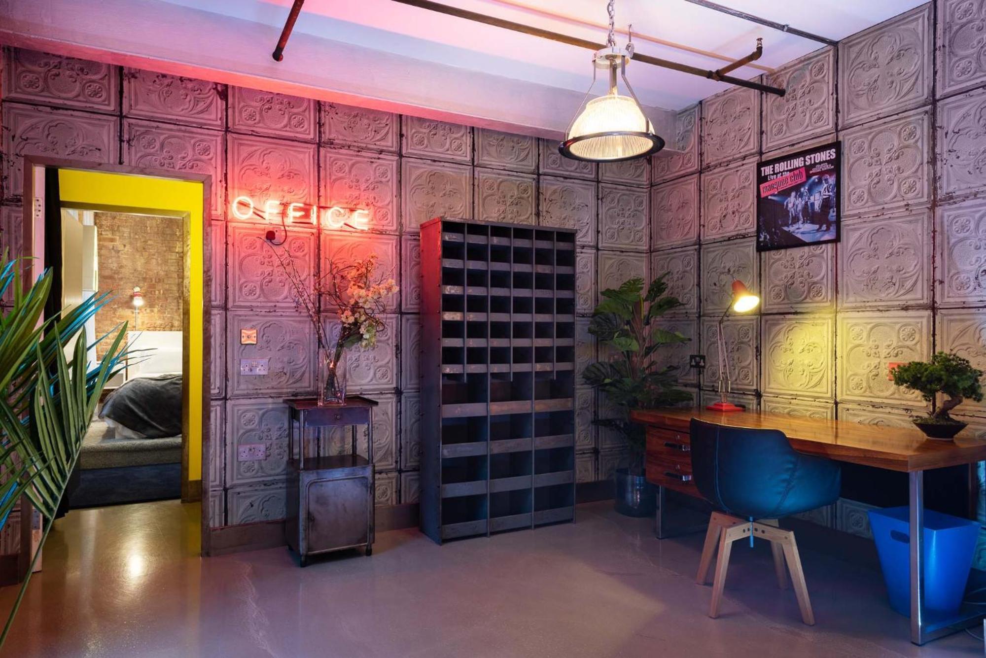 Amazingly Luxurious Loft Apartment, Soho - 3 Bedrooms, 2 Bath & Office Лондон Екстер'єр фото