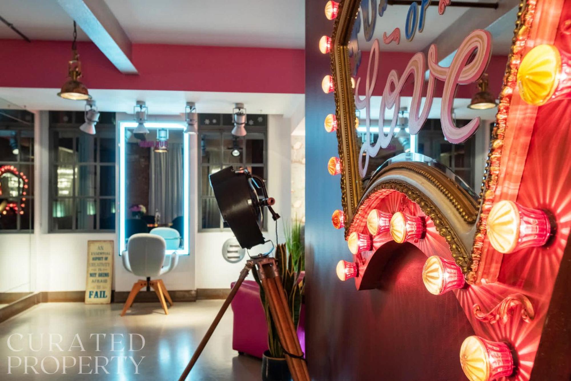 Amazingly Luxurious Loft Apartment, Soho - 3 Bedrooms, 2 Bath & Office Лондон Екстер'єр фото