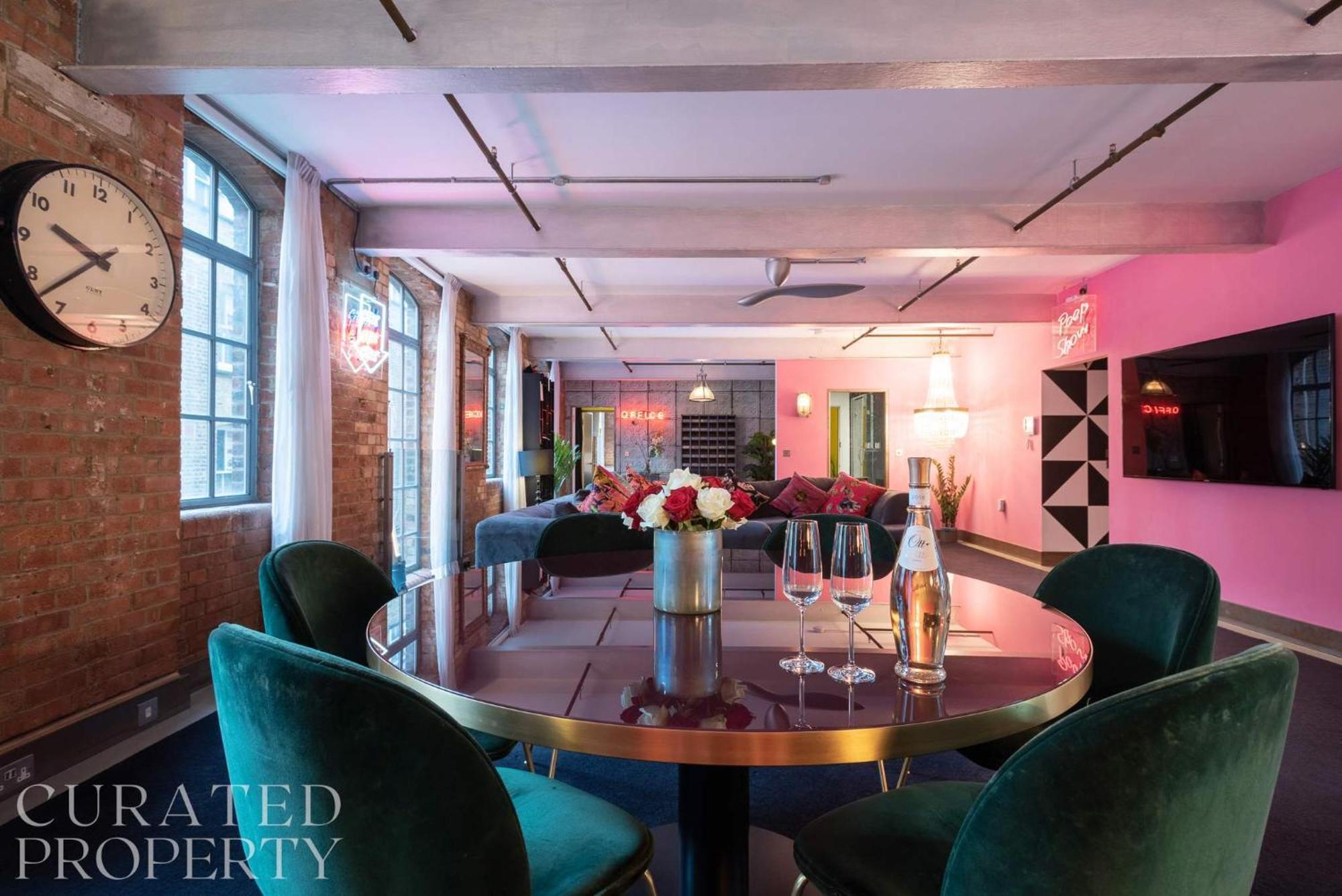Amazingly Luxurious Loft Apartment, Soho - 3 Bedrooms, 2 Bath & Office Лондон Екстер'єр фото