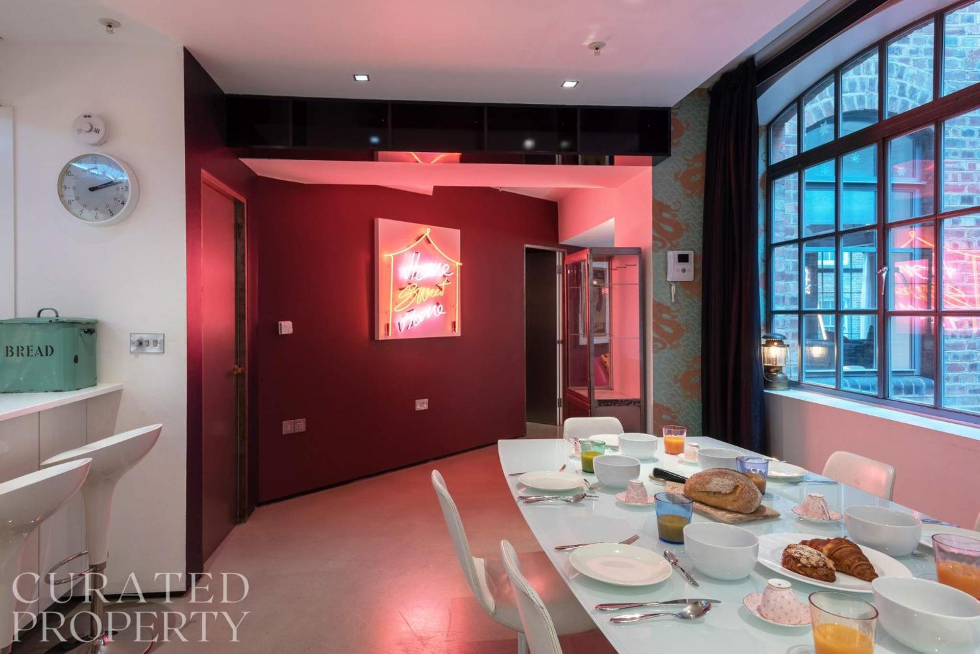 Amazingly Luxurious Loft Apartment, Soho - 3 Bedrooms, 2 Bath & Office Лондон Екстер'єр фото