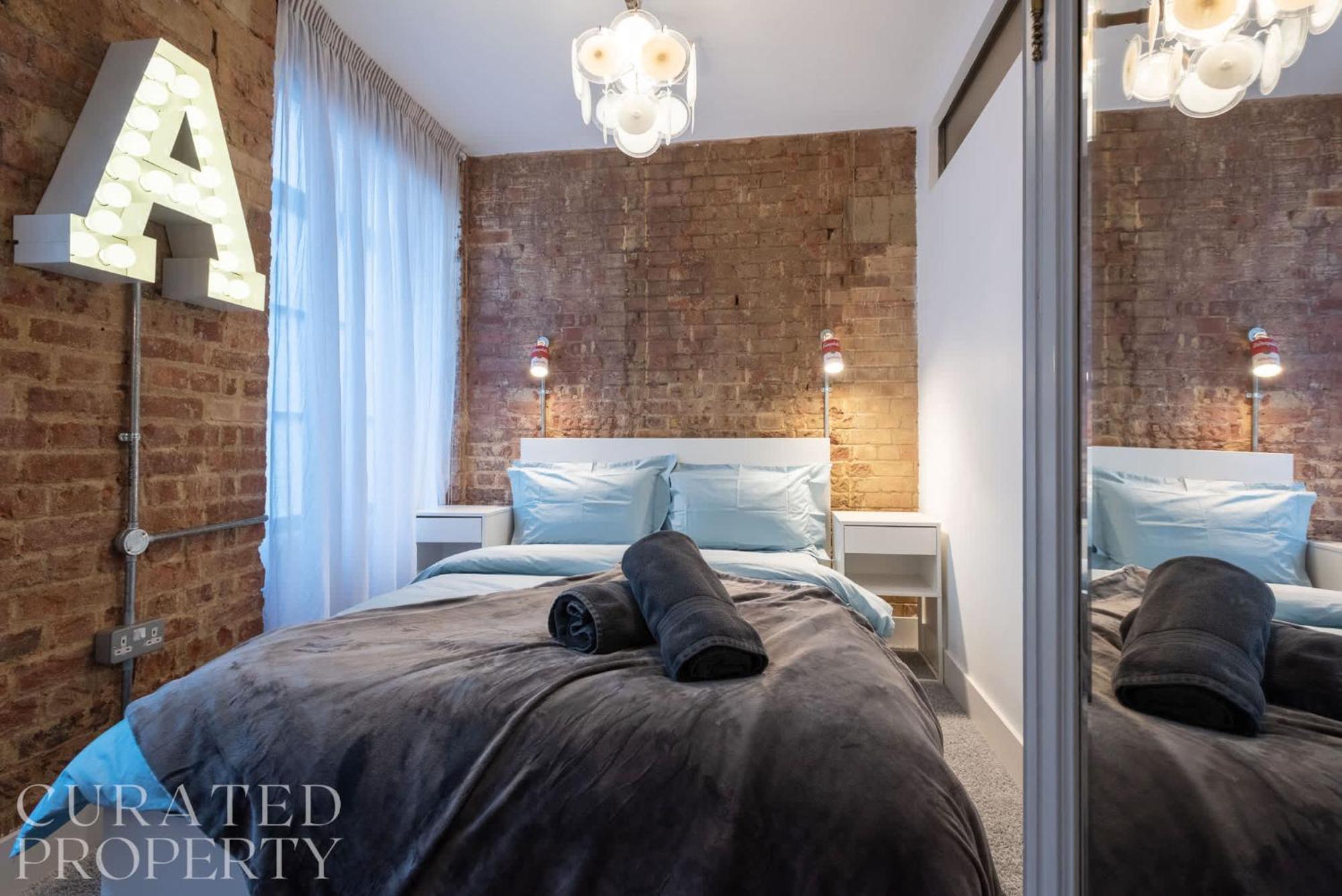 Amazingly Luxurious Loft Apartment, Soho - 3 Bedrooms, 2 Bath & Office Лондон Екстер'єр фото