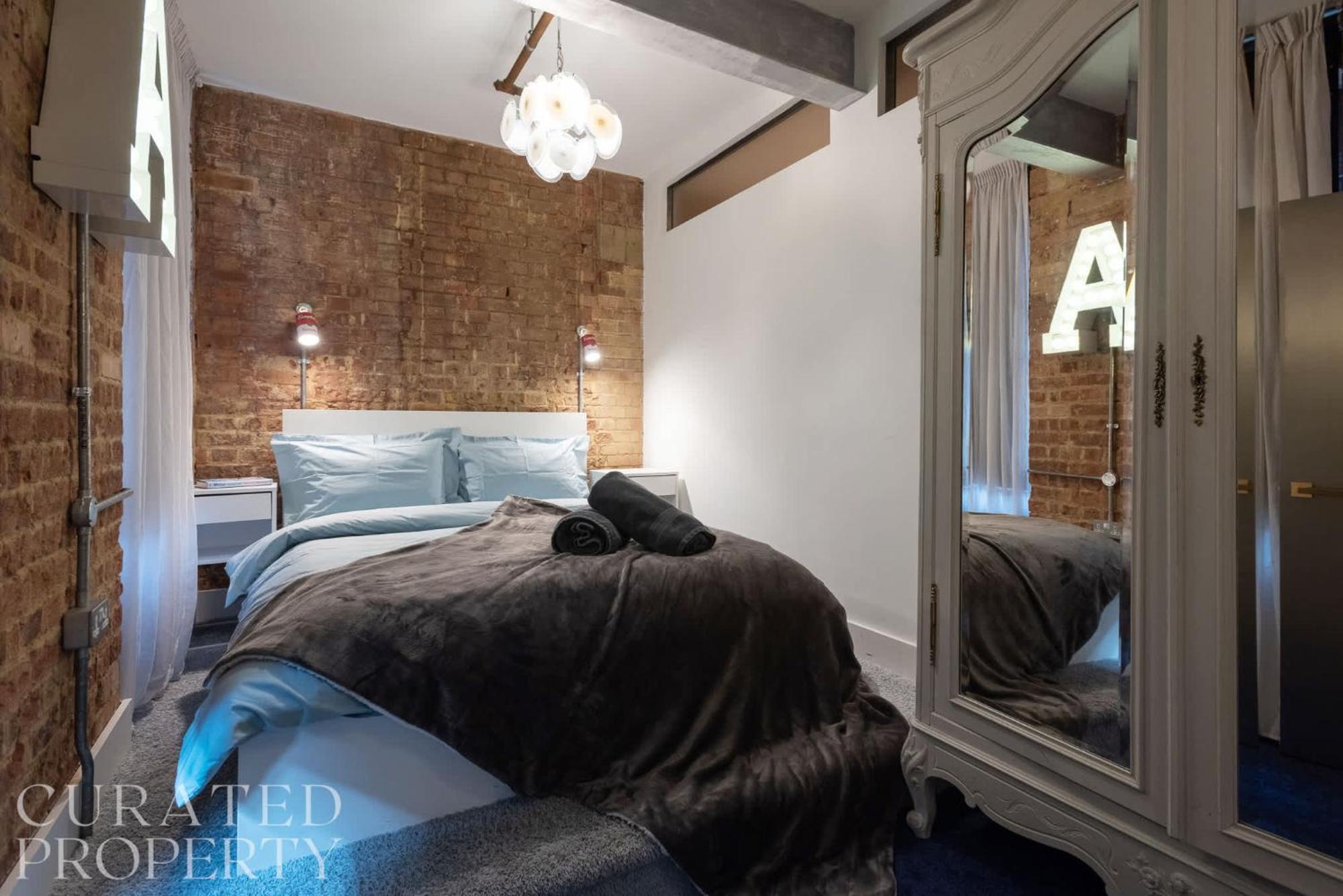 Amazingly Luxurious Loft Apartment, Soho - 3 Bedrooms, 2 Bath & Office Лондон Екстер'єр фото